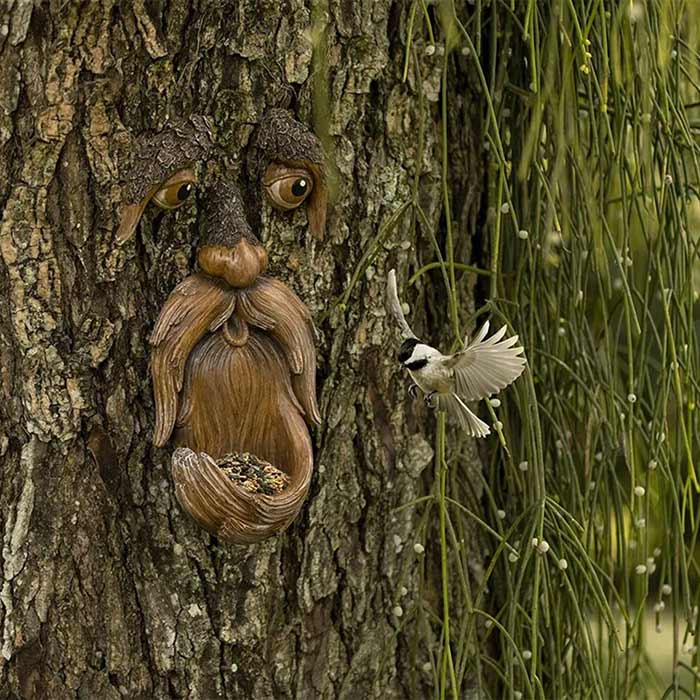 BirdFeeder, ukras za drvo u obliku lica koji je ujedno i hranilica za ptice - Image 5