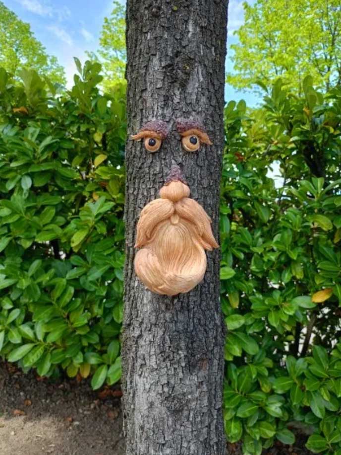 BirdFeeder, ukras za drvo u obliku lica koji je ujedno i hranilica za ptice - Image 10