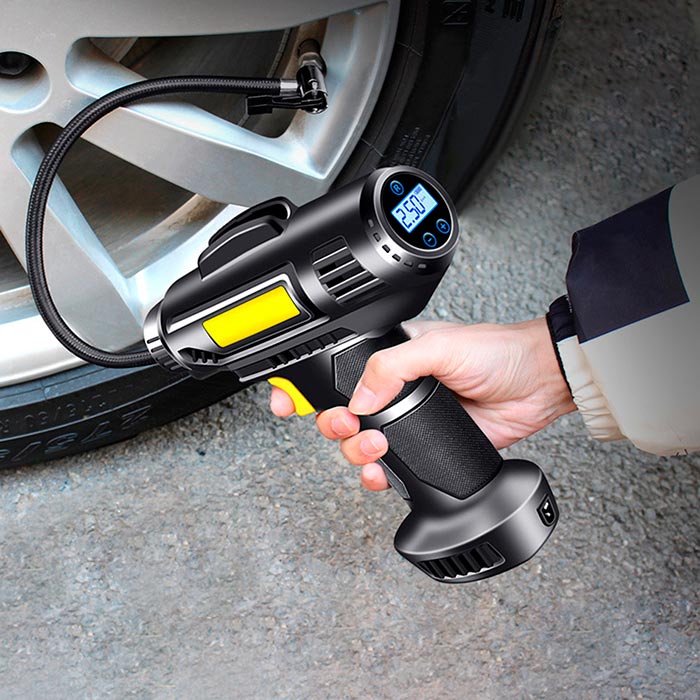 Izuzetno jednostavan za uporabu - uključite kabel u auto i pritisnite gumb!