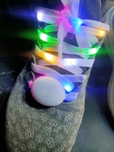 LedLaces, svjetleće vezice – bijele sa šarenim led svjetlima - Image 2