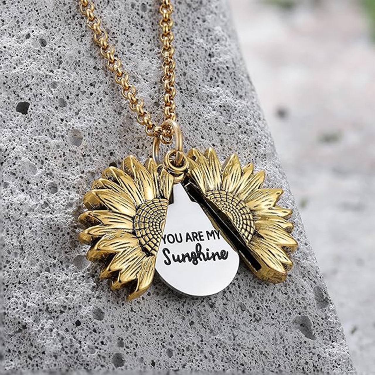 Slatki motiv suncokreta i engleski natpis "You are my sunshine".
