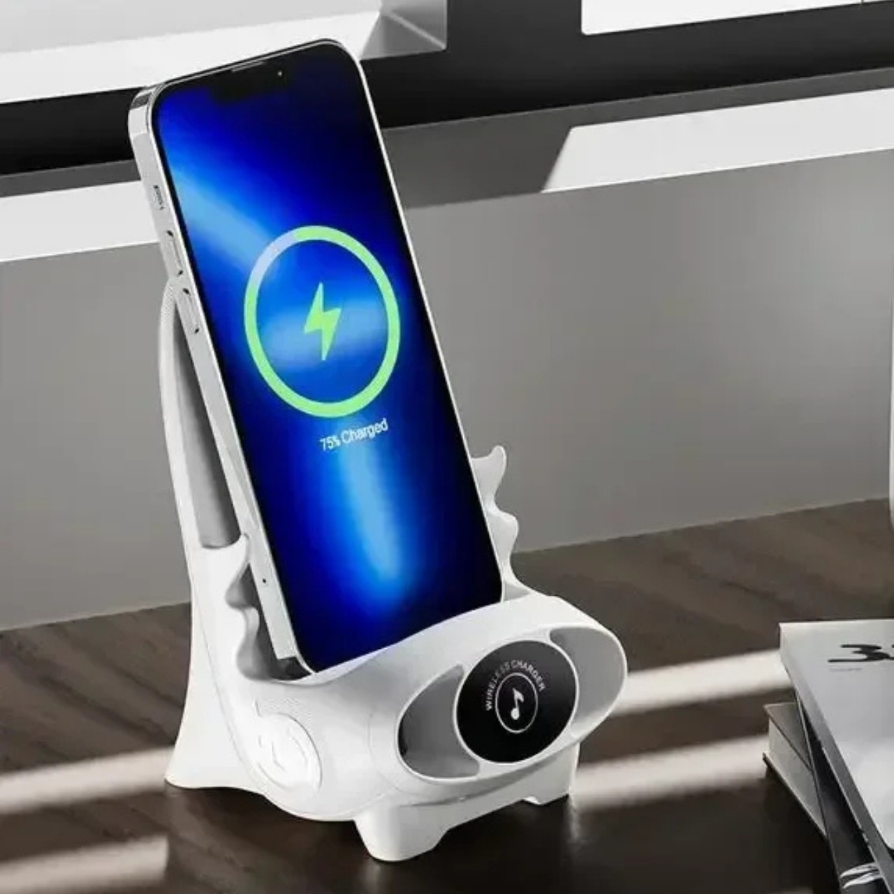 Kompatibilan sa svim pametnim telefonima koji podržavaju bežično punjenje.